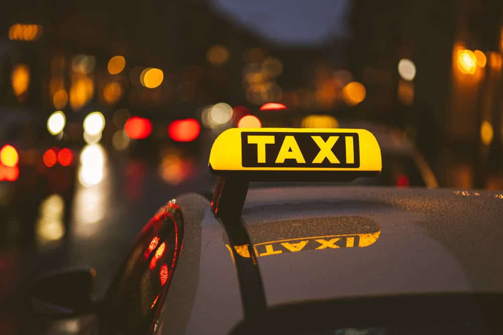El taxi como transporte público: un vehículo versátil y conveniente